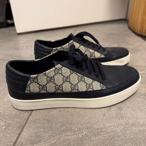 Gucci Common GG Supreme Monogram Low Top Sneakers Navy Blue Beige 433716 US 9.5